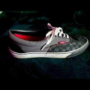 Sz 12 black checkered Vans with red & white.